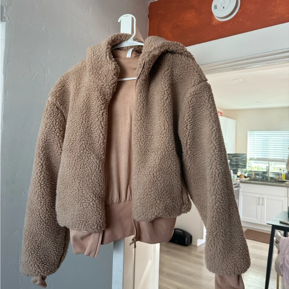 Summit Teddy Jacket Fabletics - Picture 7 of 9
